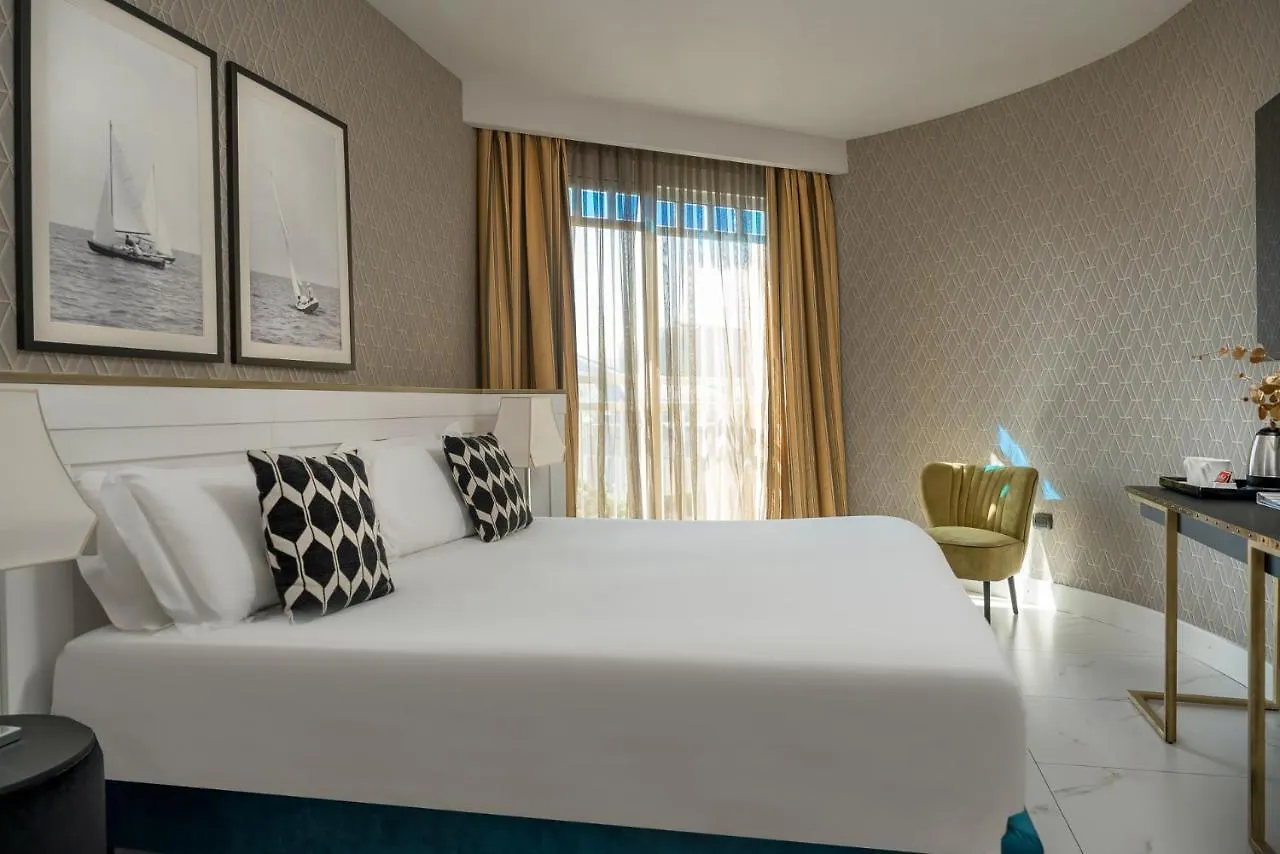 ****  Savoia Hotel Rimini Itália