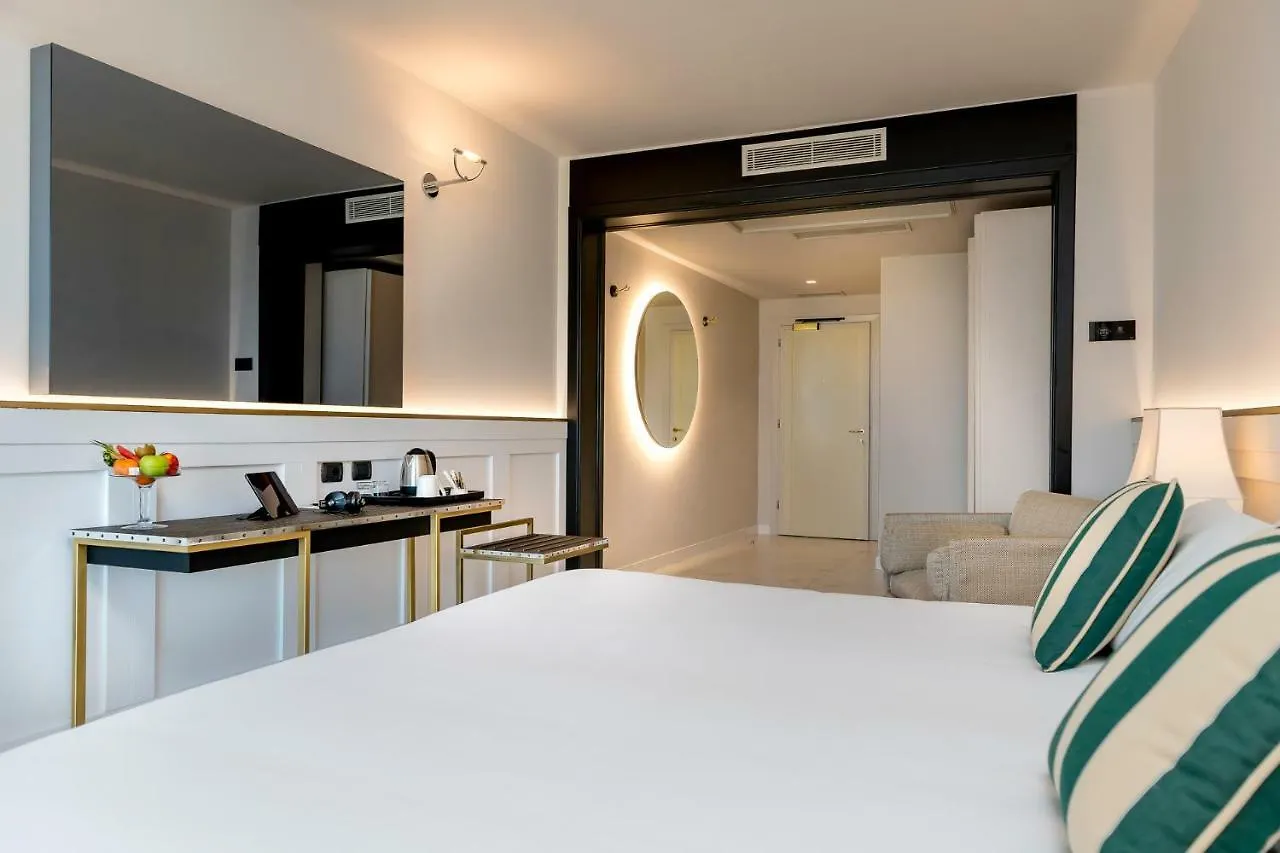 Savoia Hotel Ρίμινι 4*,
